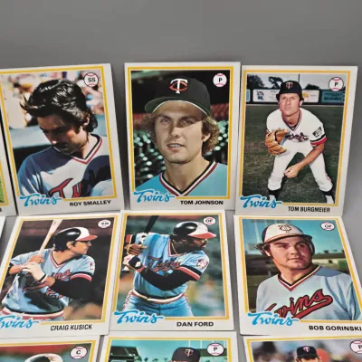 LOT 121: 1978 and 1980 Topps Baseball Cards - Eddie Murray, Paul Molitor, Reggie Jackson, Nolan Ryan and More