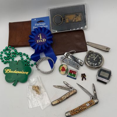 LOT 86: Men's Lot - Vintage Pocket Knives, Wallets, Watches and More