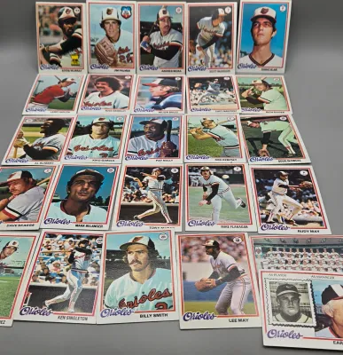 LOT 121: 1978 and 1980 Topps Baseball Cards - Eddie Murray, Paul Molitor, Reggie Jackson, Nolan Ryan and More