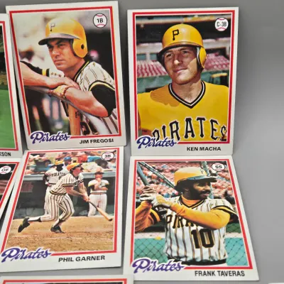 LOT 121: 1978 and 1980 Topps Baseball Cards - Eddie Murray, Paul Molitor, Reggie Jackson, Nolan Ryan and More