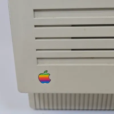 LOT 62: Apple Macintosh SE Personal Computer
