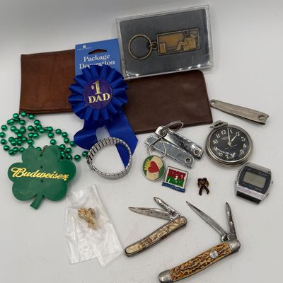 LOT 86: Men's Lot - Vintage Pocket Knives, Wallets, Watches and More