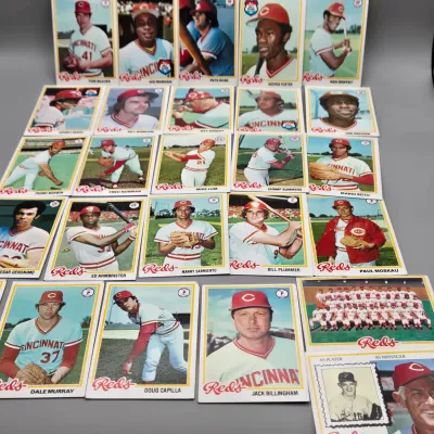 LOT 121: 1978 and 1980 Topps Baseball Cards - Eddie Murray, Paul Molitor, Reggie Jackson, Nolan Ryan and More