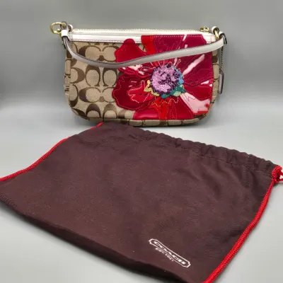 LOT 143: Coach Signature Poppy Floral Demi Clutch