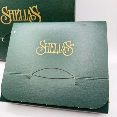 LOT 98: Sheila's Collectibles - Mount Rushmore, White House and Viet Nam Memorial