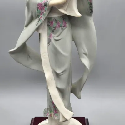 LOT 123: Vintage Giuseppe Armani Porcelain Figurine
