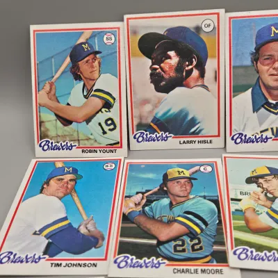 LOT 121: 1978 and 1980 Topps Baseball Cards - Eddie Murray, Paul Molitor, Reggie Jackson, Nolan Ryan and More