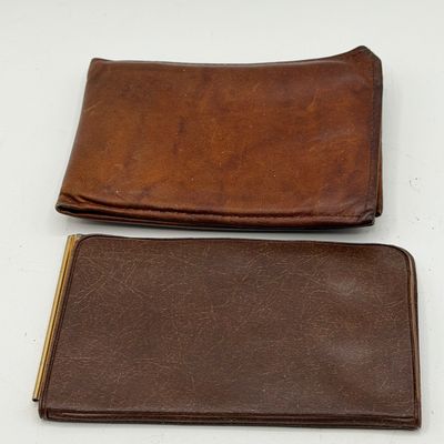 LOT 86: Men's Lot - Vintage Pocket Knives, Wallets, Watches and More