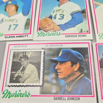 LOT 121: 1978 and 1980 Topps Baseball Cards - Eddie Murray, Paul Molitor, Reggie Jackson, Nolan Ryan and More