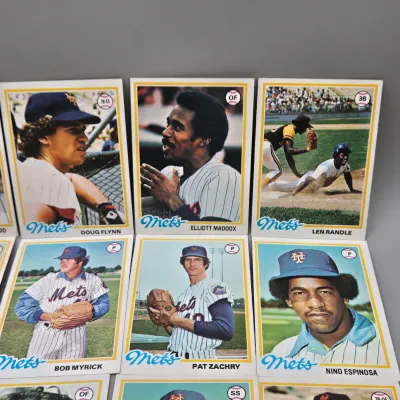 LOT 121: 1978 and 1980 Topps Baseball Cards - Eddie Murray, Paul Molitor, Reggie Jackson, Nolan Ryan and More