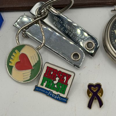 LOT 86: Men's Lot - Vintage Pocket Knives, Wallets, Watches and More