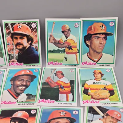 LOT 121: 1978 and 1980 Topps Baseball Cards - Eddie Murray, Paul Molitor, Reggie Jackson, Nolan Ryan and More