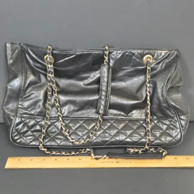 LOT 78: Collection of Purses