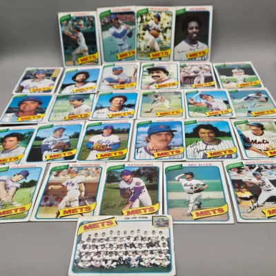 LOT 121: 1978 and 1980 Topps Baseball Cards - Eddie Murray, Paul Molitor, Reggie Jackson, Nolan Ryan and More