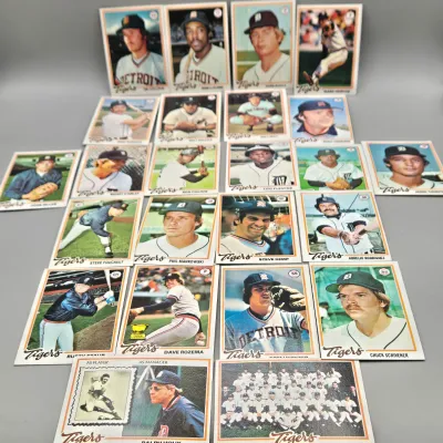 LOT 121: 1978 and 1980 Topps Baseball Cards - Eddie Murray, Paul Molitor, Reggie Jackson, Nolan Ryan and More