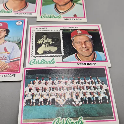 LOT 121: 1978 and 1980 Topps Baseball Cards - Eddie Murray, Paul Molitor, Reggie Jackson, Nolan Ryan and More