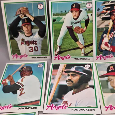 LOT 121: 1978 and 1980 Topps Baseball Cards - Eddie Murray, Paul Molitor, Reggie Jackson, Nolan Ryan and More
