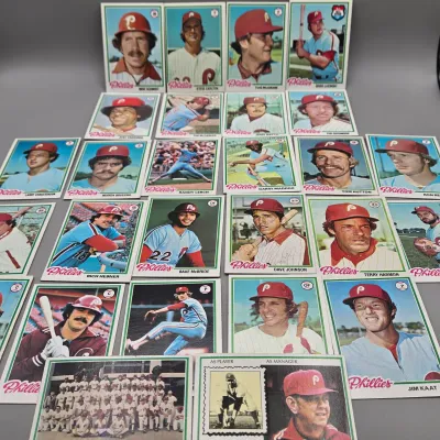 LOT 121: 1978 and 1980 Topps Baseball Cards - Eddie Murray, Paul Molitor, Reggie Jackson, Nolan Ryan and More