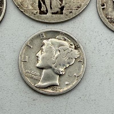 LOT 170: Vintage / Antique US Coins - Standing Liberty and 1930s Washington Quarters + Mercury Dimes - 90% Silver