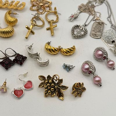 LOT 88: Costume Jewelry Collection - Camrose & Kross Jackie Kennedy Faux Pearls, Joan Rivers Statement Necklace and More