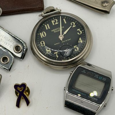 LOT 86: Men's Lot - Vintage Pocket Knives, Wallets, Watches and More