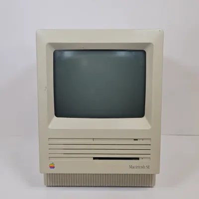 LOT 62: Apple Macintosh SE Personal Computer