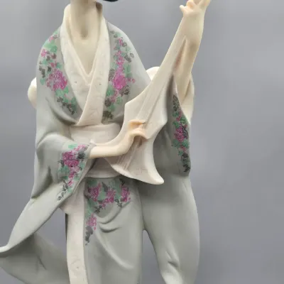 LOT 123: Vintage Giuseppe Armani Porcelain Figurine