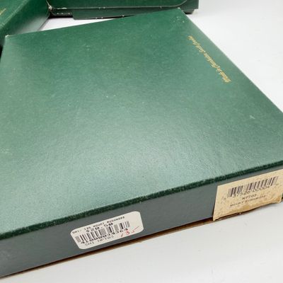 LOT 98: Sheila's Collectibles - Mount Rushmore, White House and Viet Nam Memorial