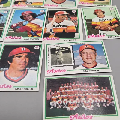 LOT 121: 1978 and 1980 Topps Baseball Cards - Eddie Murray, Paul Molitor, Reggie Jackson, Nolan Ryan and More
