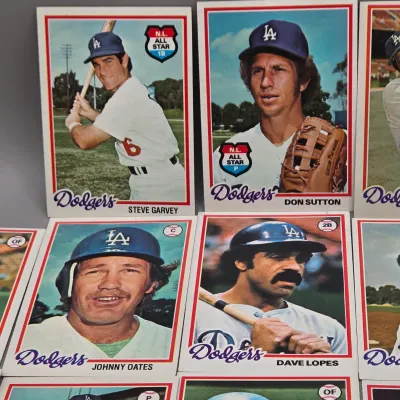 LOT 121: 1978 and 1980 Topps Baseball Cards - Eddie Murray, Paul Molitor, Reggie Jackson, Nolan Ryan and More