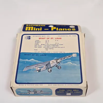 LOT 54: Maisto 1:18 Scale 1955 Mercedes-Benz 300S Die-Cast Special Edition Model and Vintage Bachmann Mini-Planes #16 Spirit of St. Louis