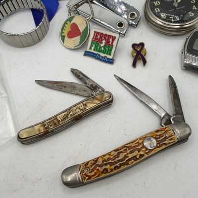LOT 86: Men's Lot - Vintage Pocket Knives, Wallets, Watches and More