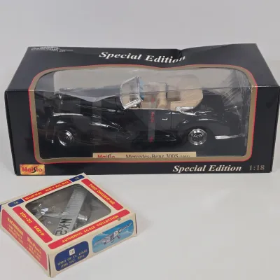 LOT 54: Maisto 1:18 Scale 1955 Mercedes-Benz 300S Die-Cast Special Edition Model and Vintage Bachmann Mini-Planes #16 Spirit of St. Louis