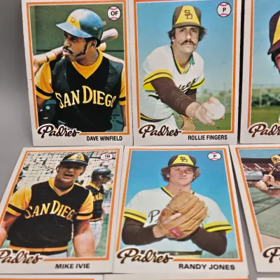 LOT 121: 1978 and 1980 Topps Baseball Cards - Eddie Murray, Paul Molitor, Reggie Jackson, Nolan Ryan and More
