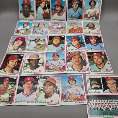 LOT 121: 1978 and 1980 Topps Baseball Cards - Eddie Murray, Paul Molitor, Reggie Jackson, Nolan Ryan and More