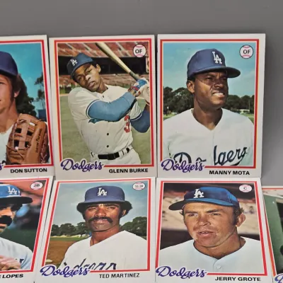 LOT 121: 1978 and 1980 Topps Baseball Cards - Eddie Murray, Paul Molitor, Reggie Jackson, Nolan Ryan and More