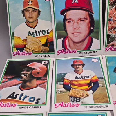 LOT 121: 1978 and 1980 Topps Baseball Cards - Eddie Murray, Paul Molitor, Reggie Jackson, Nolan Ryan and More