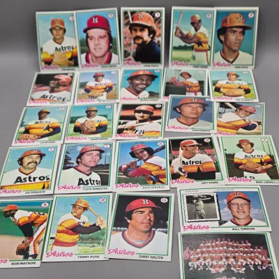 LOT 121: 1978 and 1980 Topps Baseball Cards - Eddie Murray, Paul Molitor, Reggie Jackson, Nolan Ryan and More