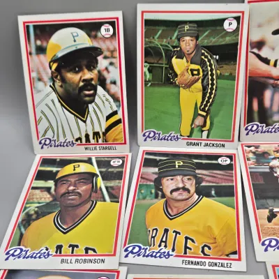 LOT 121: 1978 and 1980 Topps Baseball Cards - Eddie Murray, Paul Molitor, Reggie Jackson, Nolan Ryan and More