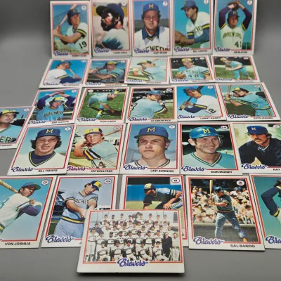 LOT 121: 1978 and 1980 Topps Baseball Cards - Eddie Murray, Paul Molitor, Reggie Jackson, Nolan Ryan and More