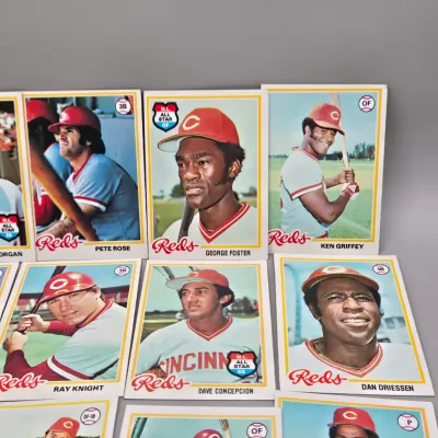 LOT 121: 1978 and 1980 Topps Baseball Cards - Eddie Murray, Paul Molitor, Reggie Jackson, Nolan Ryan and More