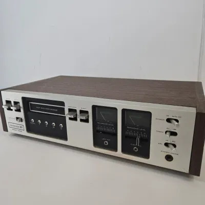 LOT 73: Vintage Wollensak 3M Model 8050A Stereo 8-track Tape Player and Recorder