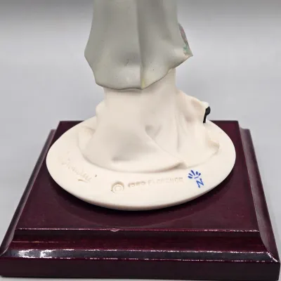 LOT 123: Vintage Giuseppe Armani Porcelain Figurine