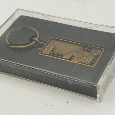 LOT 86: Men's Lot - Vintage Pocket Knives, Wallets, Watches and More