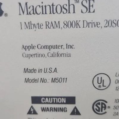 LOT 62: Apple Macintosh SE Personal Computer