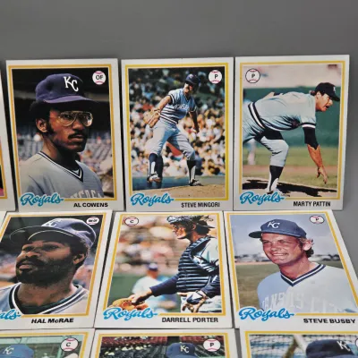 LOT 121: 1978 and 1980 Topps Baseball Cards - Eddie Murray, Paul Molitor, Reggie Jackson, Nolan Ryan and More