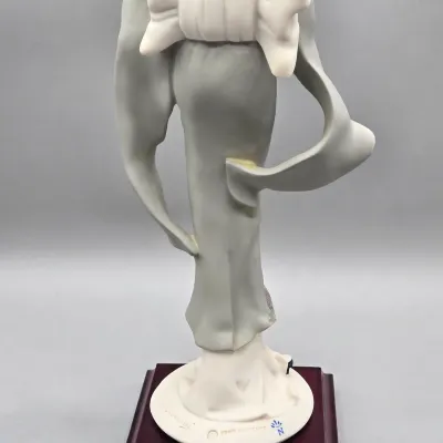 LOT 123: Vintage Giuseppe Armani Porcelain Figurine