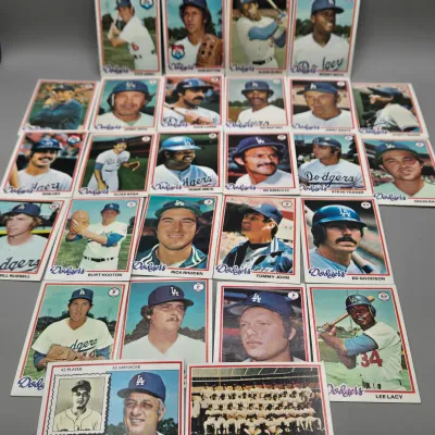 LOT 121: 1978 and 1980 Topps Baseball Cards - Eddie Murray, Paul Molitor, Reggie Jackson, Nolan Ryan and More