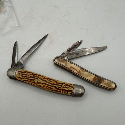 LOT 86: Men's Lot - Vintage Pocket Knives, Wallets, Watches and More