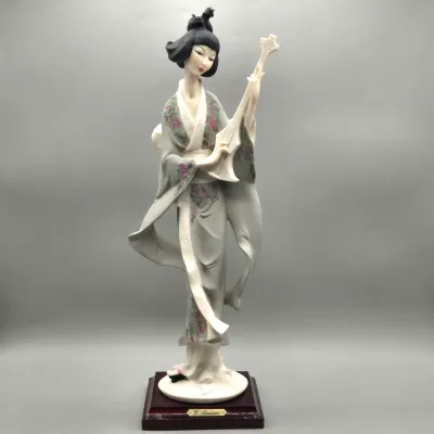 LOT 123: Vintage Giuseppe Armani Porcelain Figurine